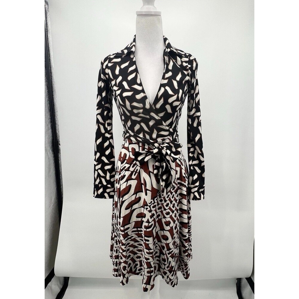 Diane von Furstenberg Silk Chain Vicuna Wrap Dress Sz 0 Geometric ASO Classic